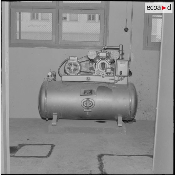 Medea. Le centre hospitalier. Compresseur pour l'aspirateur de buée.