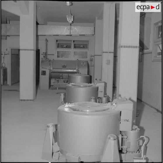 Medea. Le centre hospitalier. Essoreuses.