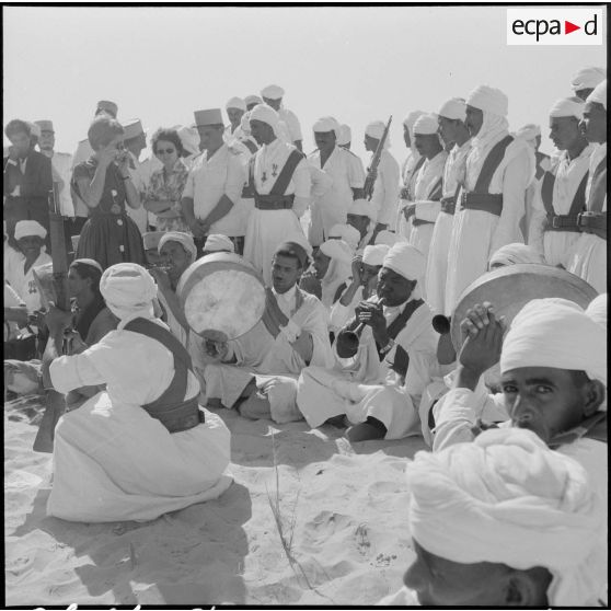 Bir el Adal. Cérémonie de l'échange des montures. Danses et musiciens.