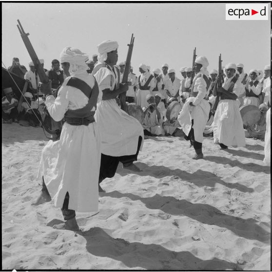 Bir el Adal. Cérémonie de l'échange des montures. Danses et musiciens.