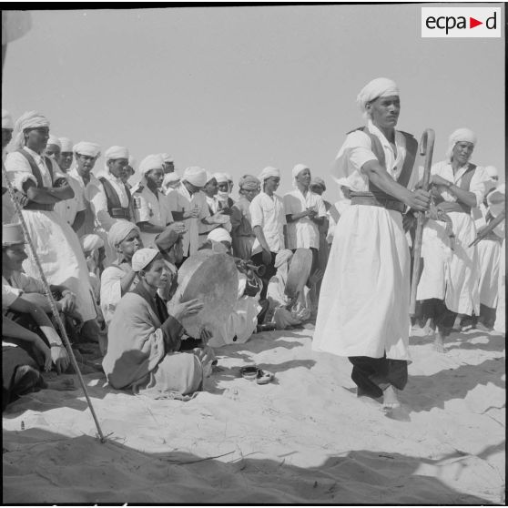 Bir el Adal. Cérémonie de l'échange des montures. Danses et musiciens.