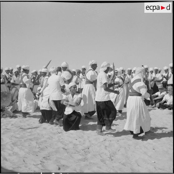 Bir el Adal. Cérémonie de l'échange des montures. Danses et musiciens.