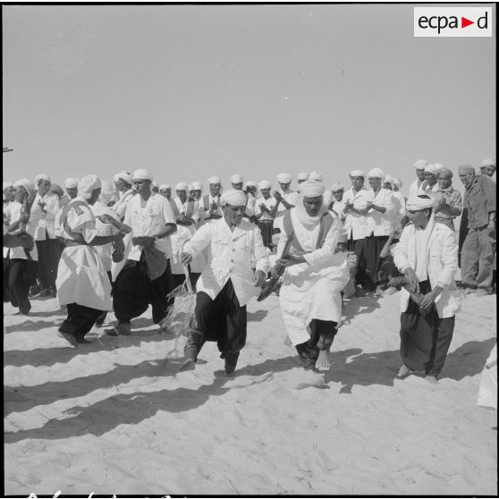 Bir el Adal. Cérémonie de l'échange des montures. Danses et musiciens.
