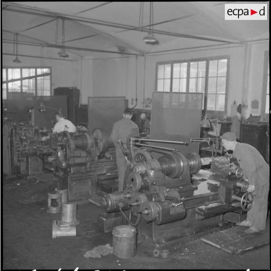 Alger. SNCFA. Atelier d'usinage du dépôt des chemins de fer algériens (CFA).