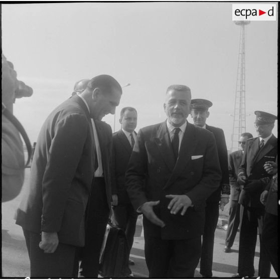 Maison Blanche. Pendant la visite de Robert Buron.