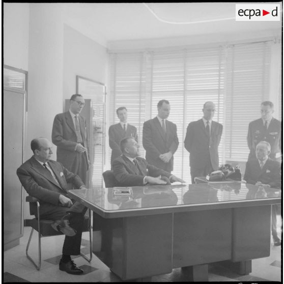 Maison Blanche. Robert Buron pendant son allocution, Jean Morin à sa droite.