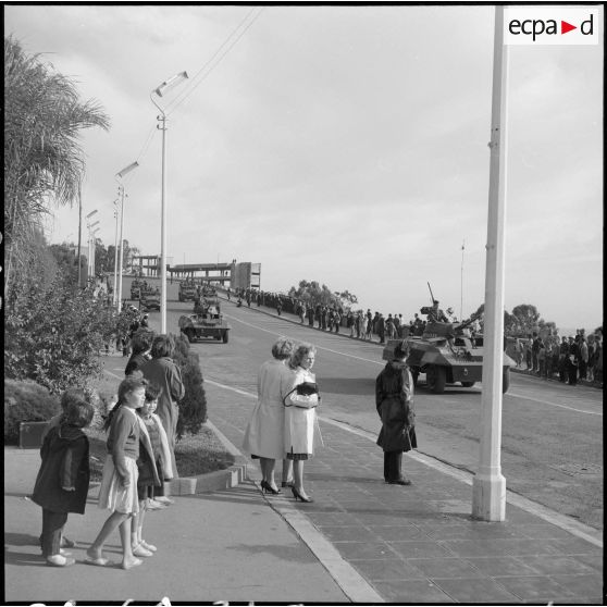 Alger. Cérémonie du 11 Novembre 1961. Défilé.