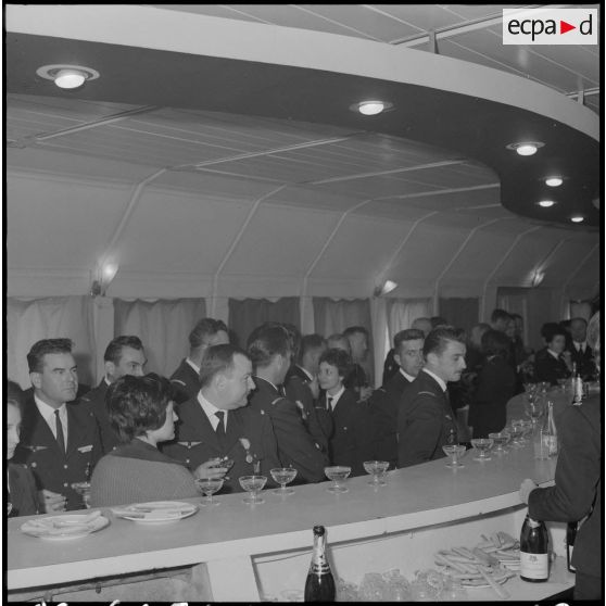 La Reghaïa. Pot donné à l'issue de la cérémonie du 11 Novembre 1961.