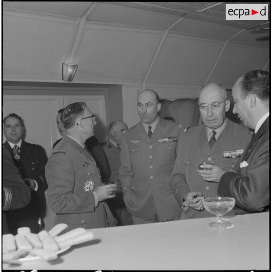 La Reghaïa. Pot donné à l'issue de la cérémonie du 11 Novembre 1961.