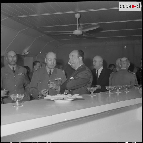 La Reghaïa. Pot donné à l'issue de la cérémonie du 11 Novembre 1961.