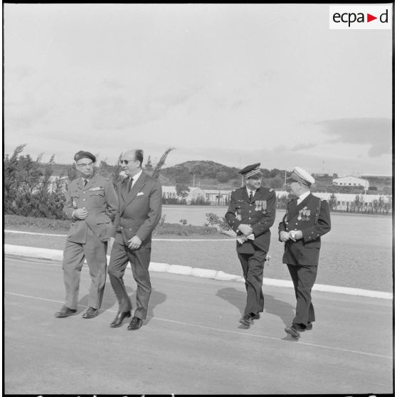 La Reghaïa. Cérémonie du 11 Novembre 1961. Le général Ailleret, Jean Morin, le général Fourquet et l'Amiral Querville.