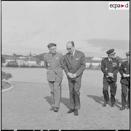 La Reghaïa. Cérémonie du 11 Novembre 1961. Monsieur Morin et le général Ailleret.