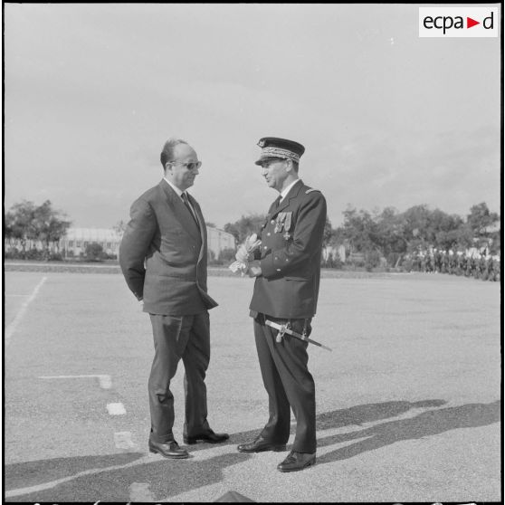 La Reghaïa. Cérémonie du 11 Novembre 1961. Jean Morin et le général Fourquet.