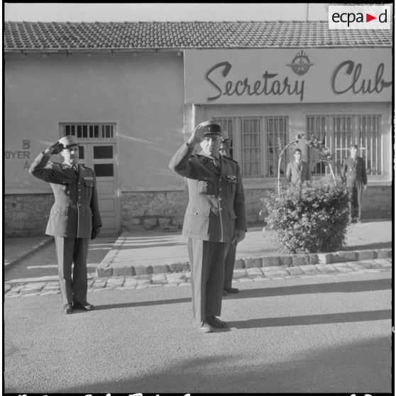 Alger. Caserne d'Orléans. Prise d'armes.