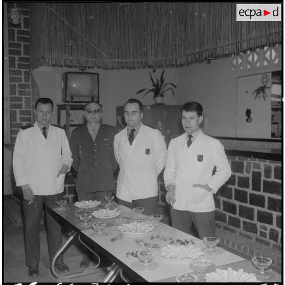 Alger. Caserne d'Orléans. Foyer de la DRTTA, où a lieu le pot d'honneur en fin de cérémonie.