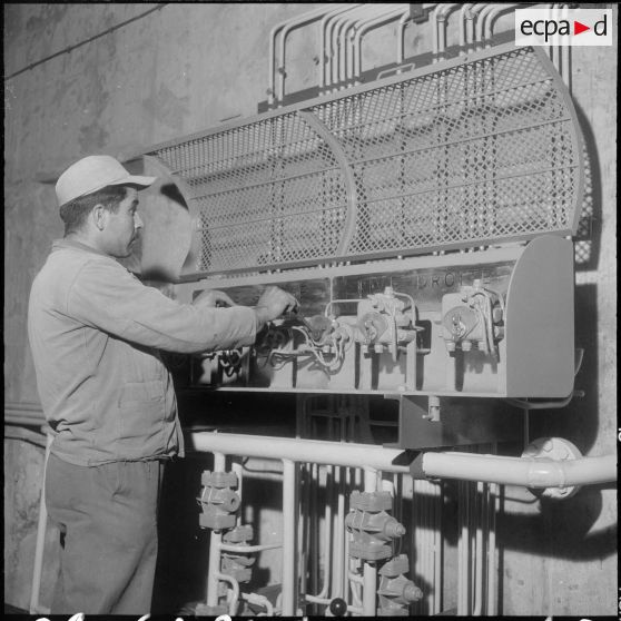 Barrage d'Erraguene. Commandes des vannes.