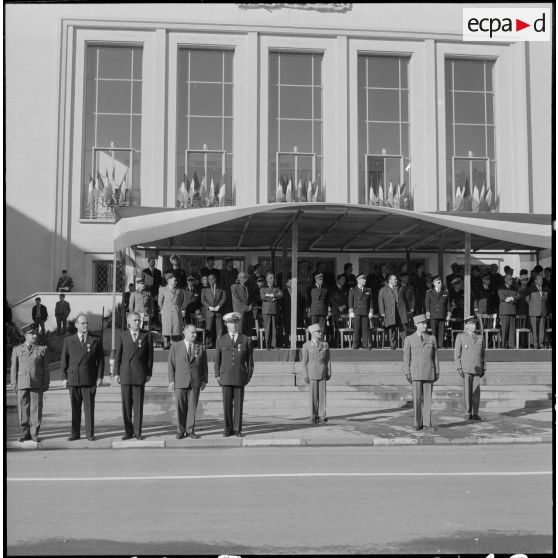 Bône. Cérémonie du 11 novembre 1961. La tribune des autorités.