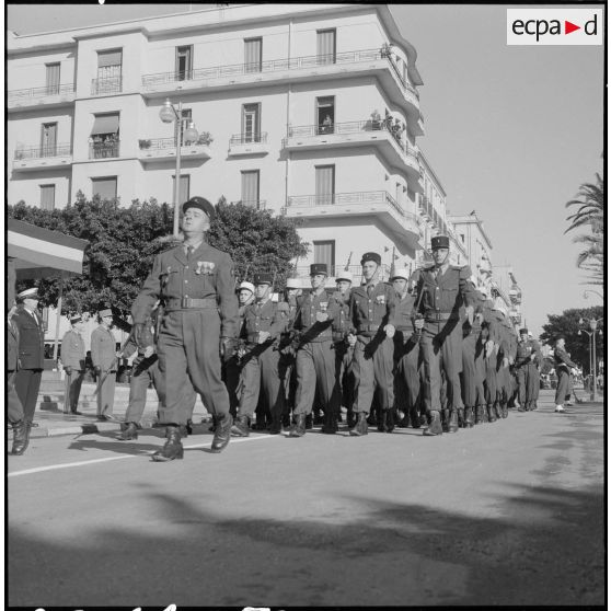 Bône. Cérémonie du 11 novembre 1961. Défilé de la Légion.