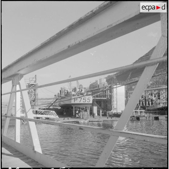 Mers el-Kébir. Chantier naval. Vedette côtière P755.
