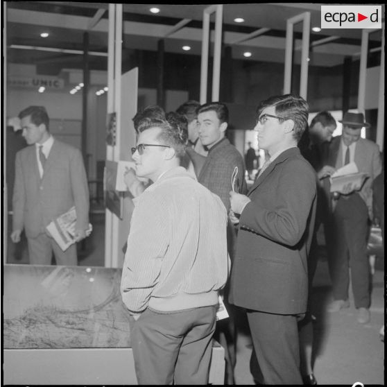 Inauguration de la foire exposition d'Oran. Visite de l'exposition.