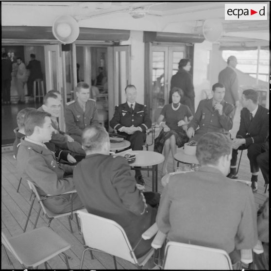 Alger. Départ du lieutenant Staehling, du maréchal des logis Botras et du maréchal des logis-chef madame Roussarie (ou Roussary).