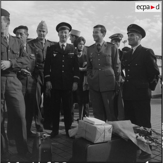 Alger. Départ du lieutenant Staehling, du maréchal des logis Botras et du maréchal des logis-chef madame Roussarie (ou Roussary).