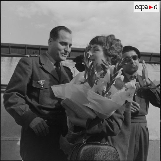 Alger. Départ du lieutenant Staehling, du maréchal des logis Botras et du maréchal des logis-chef madame Roussarie (ou Roussary).