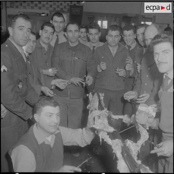 Algérie. La Saint Eloi fêtée par les gendarmes. Méchoui.