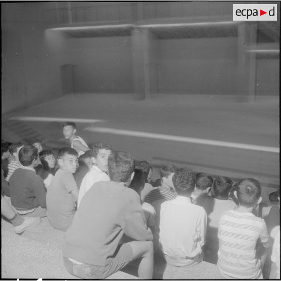 Orléansville. Centre éducatif Albert Camus. Théâtre couvert de style moderne.