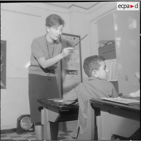 Alger. Ecole de jeunes sourds. Classe de démutisation.