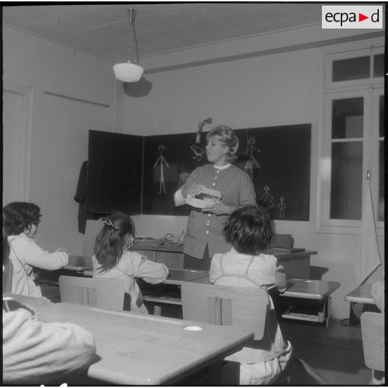 Alger. Ecole de jeunes sourds. Différents cours.