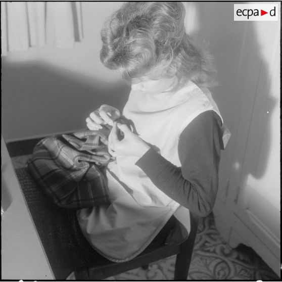 Alger. Ecole de jeunes sourds. Cours de couture.