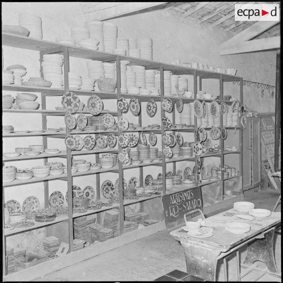 Atelier de céramique. Ensemble des poteries "Artisanats Rio Salado".