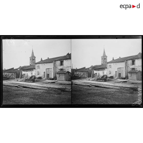 Vitrimont, le village détruit en septembre 1914 et en voie de reconstruction par les soins d'une américaine Miss Crocker. [légende d'origine]