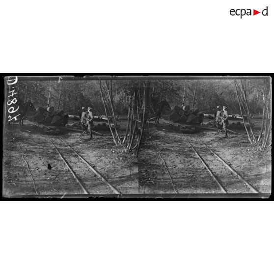 Quesmy. La scierie canadienne. Wagonnet descendant à la scierie. [légende d'origine]