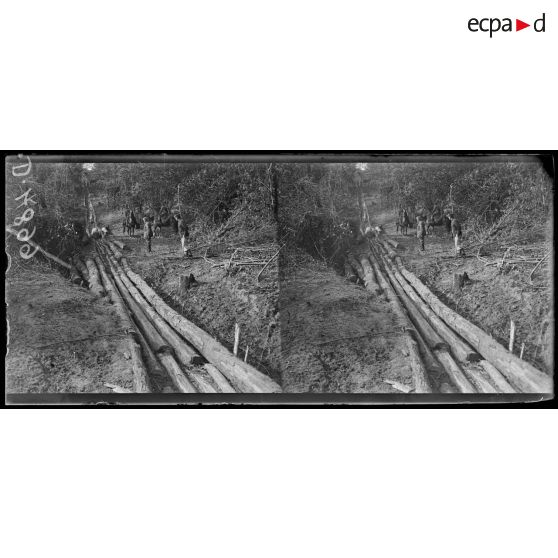 Quesmy. La scierie canadienne. La glissière. [légende d'origine]