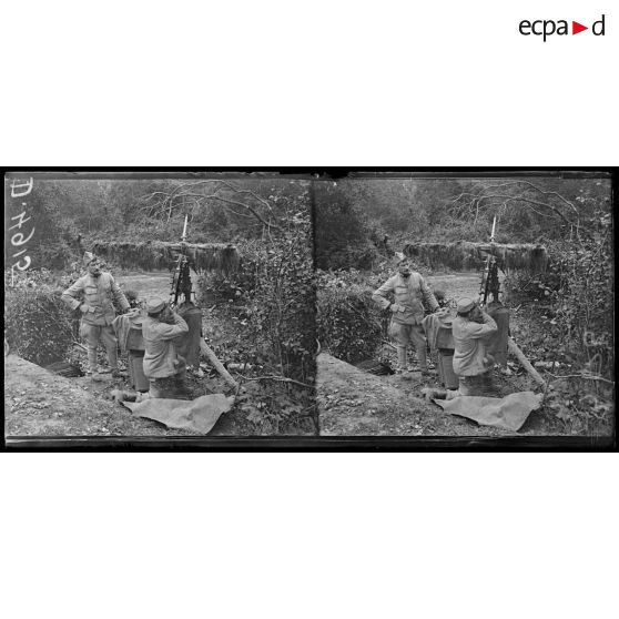 Folembray (Aisne). Mitrailleuse de DCA dans les bois. [légende d'origine]