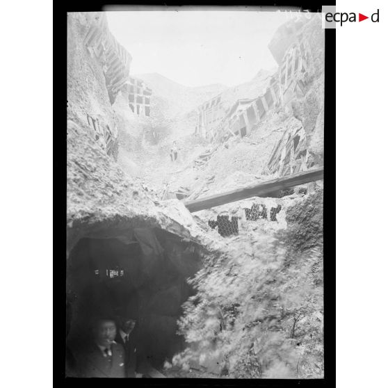 Paris. Magic City. Constatation des dégâts. [légende d'origine]