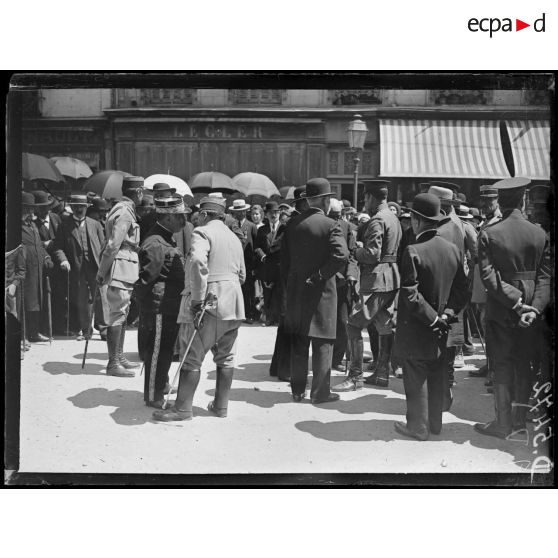 Vendôme. Fête de l'"Independence Day". Dans les rues. [légende d'origine]