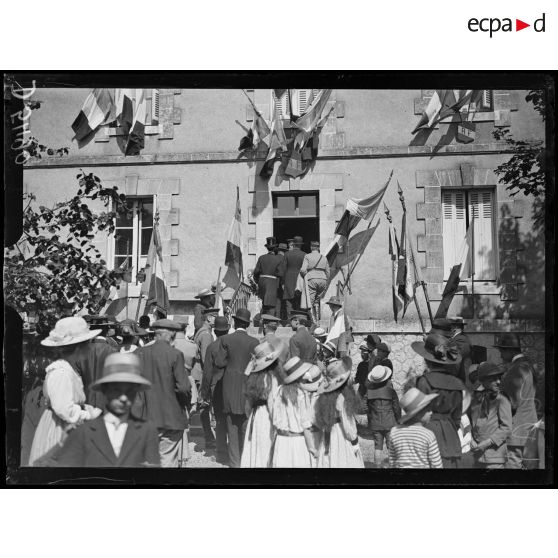 Thoré (Loir-et-Cher). "Independence Day". A la mairie. [légende d'origine]