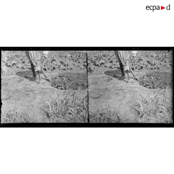 La Maison Blanche (Seine et Oise). Réeducation des mutilés pour l'agriculture. Dispositif pour pilon ; pilon spécial pour travaux agricoles. [légende d'origine]