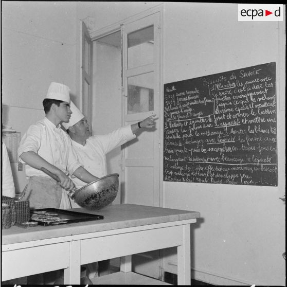 Ben-Aknoun. Ecole hôtelière. La leçon de pâtisserie.