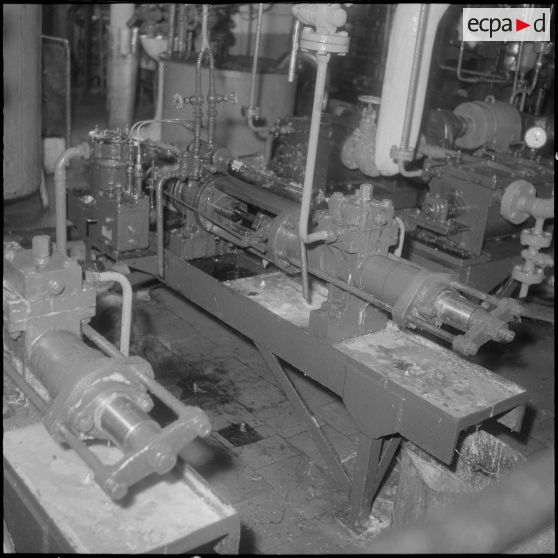 Alger. Usine d'huile alimentaire Lesieur. Appareil de neutralisation.