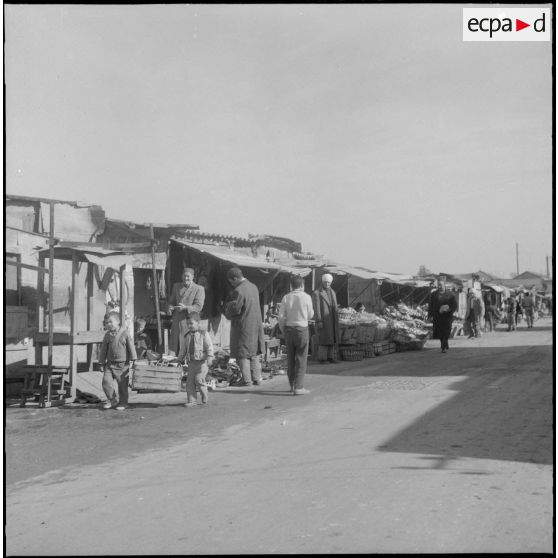 Maison Carrée. Marché des alentours de la section administrative urbaine (SAU).
