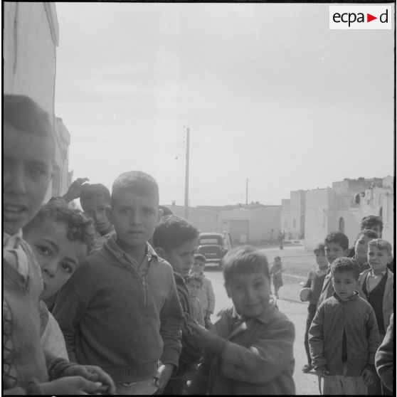 Maison Carrée. Scène de rue des alentours de la section administrative urbaine (SAU).