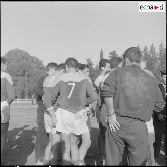 Finale des championnats militaires de rugby à XV des forces terrestres en Algérie. L'après-match.