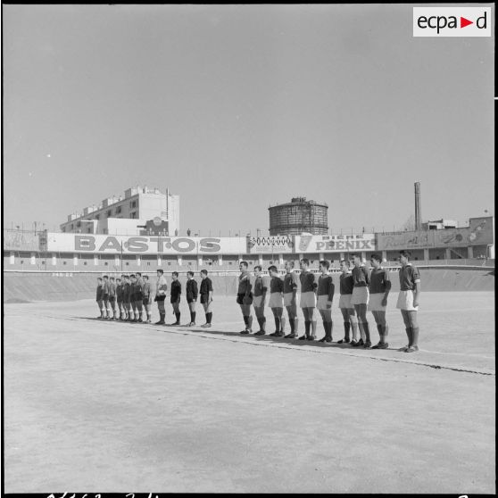 Algérie. Finale de football entre le 9e régiment de zouaves (RZ) et le 632e CCH. Une équipe.