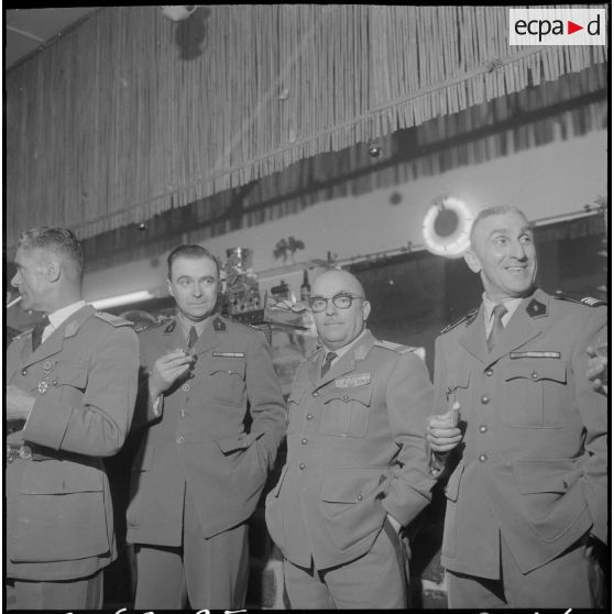 Alger. Caserne d'Orléans. Vin d'honneur et félicitations.