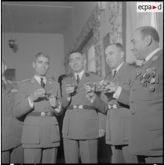 Alger. Caserne d'Orléans. Vin d'honneur et félicitations.