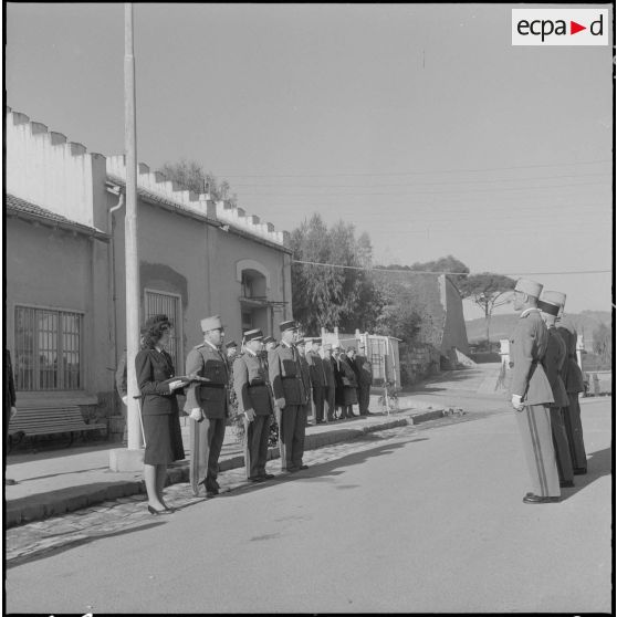 Alger. Caserne d'Orléans. Remise de la légion d'honneur.